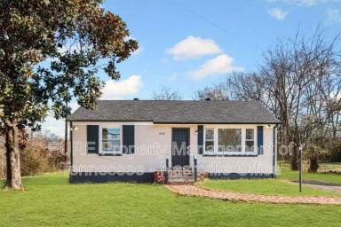 Main picture of 2010 26th Ave N