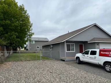 Main picture of 2600 N Ellington St