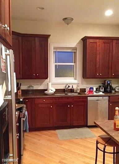 Main picture of 2927 N Southport Ave