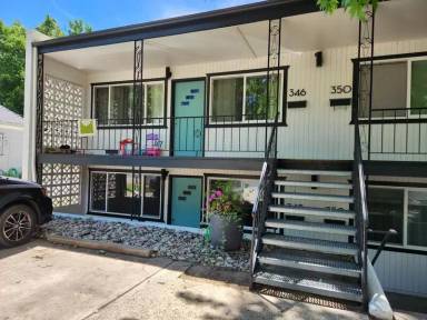 Main picture of 348 W 5th St
