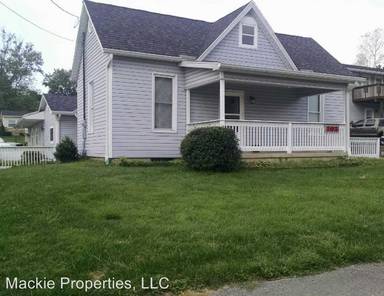 Main picture of 221 W Oak St