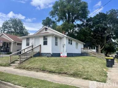 Main picture of 704 W 22nd St