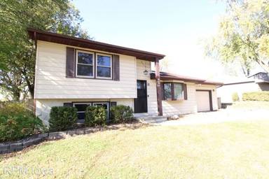 Main picture of 4400 SE 3rd St