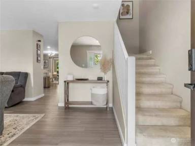 Main picture of 7312 Hayworth Ave NE