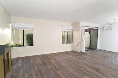 Main picture of 22109 Burbank Blvd