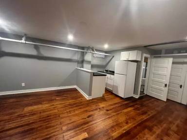 Main picture of 1830 N Oakland Ave