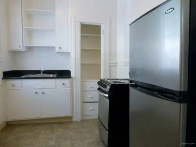 Main picture of 1300 Leavenworth St