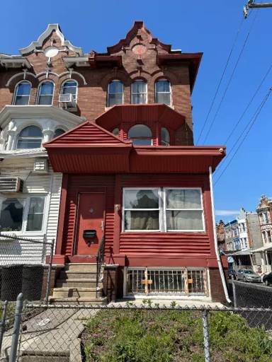 Main picture of 1501 W Erie Ave