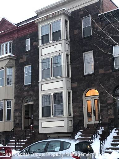 Main picture of 3 Sprague Pl