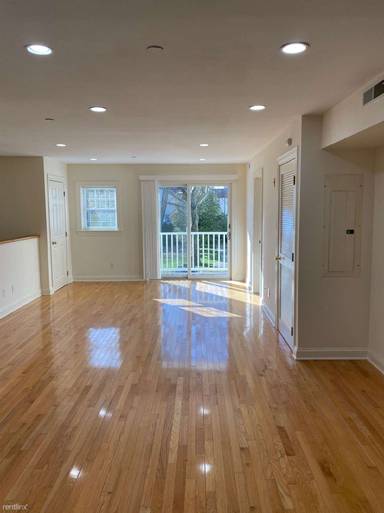 Main picture of 35 1st St