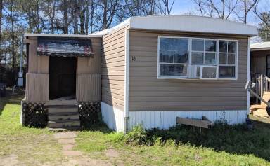 Main picture of 2076 N Main St
