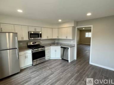 Main picture of 396 Poplar Ave