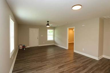 Main picture of 140 3rd St N