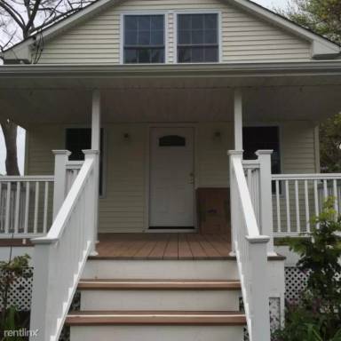Main picture of 2107 Main St
