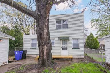 Main picture of 3822 W 133rd St