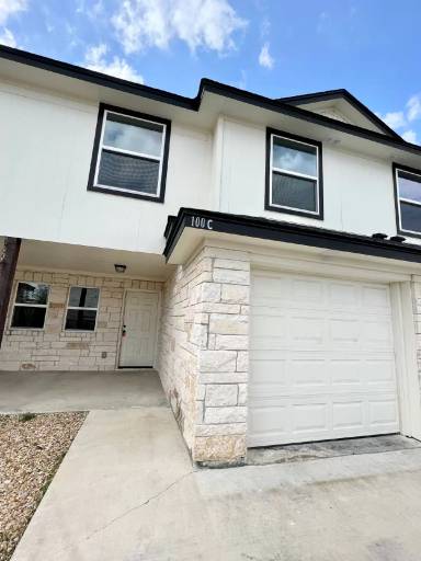 Main picture of 100 Sandstone Dr