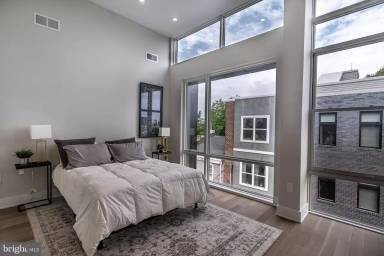 Main picture of 1227 N Leithgow St