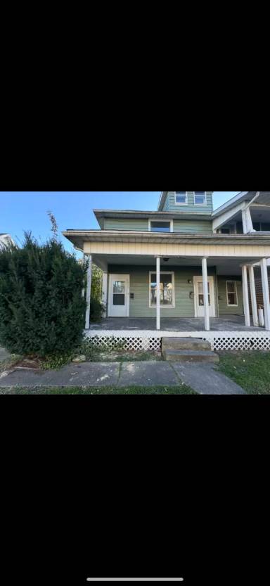 Main picture of 528 Forest Ave