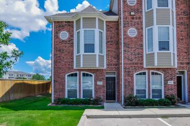 Main picture of Lakeridge Townhomes
