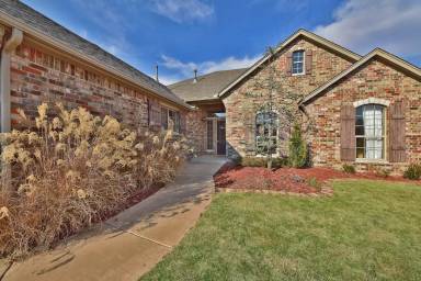 Main picture of 1801 NW 163rd Cir