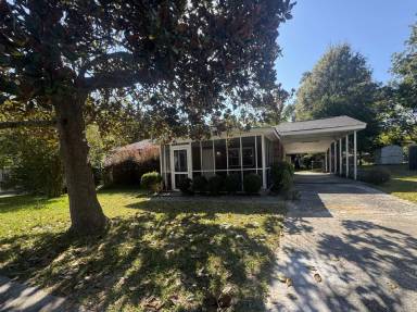 Main picture of 105 Flanders Dr