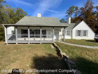 Main picture of 300 Charlton St NW