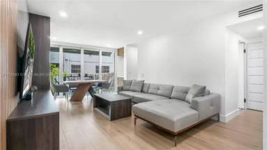 Main picture of 2539 S Bayshore Dr