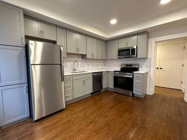 Main picture of 106 E 14th St