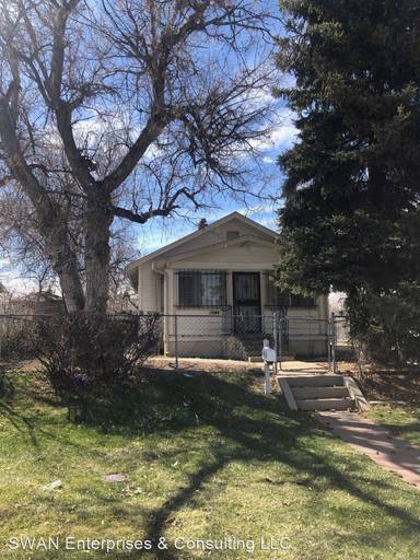 Main picture of 1585 Syracuse St
