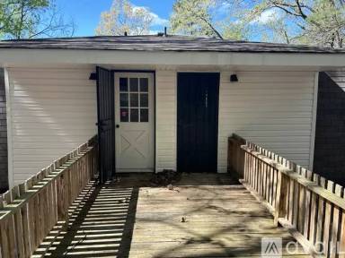 Main picture of 709 Summit Ave