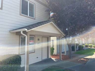 Main picture of 747 Diamond St