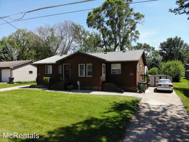 Main picture of 900 College St