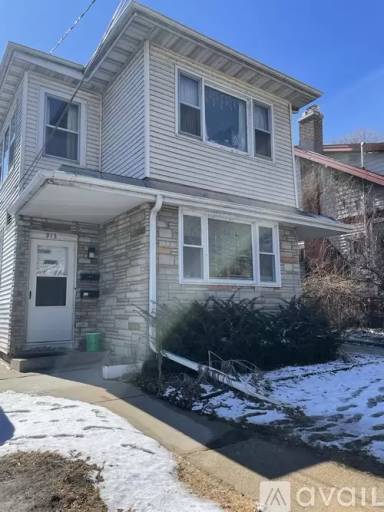 Main picture of 913 Vilas Ave