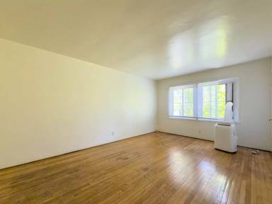 Main picture of 11926 Magnolia Blvd