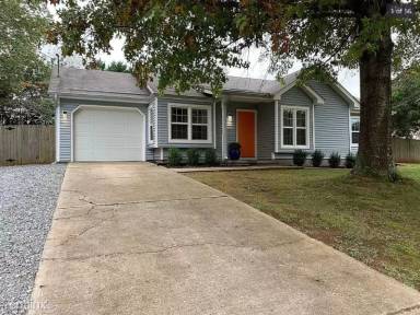 Main picture of 13223 Dickens Ln