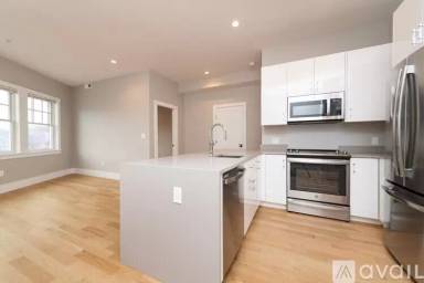 Main picture of 723 Centre St