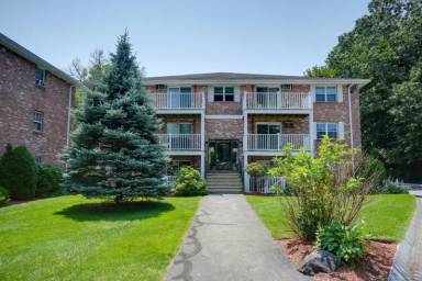 Main picture of 10 Karen Cir