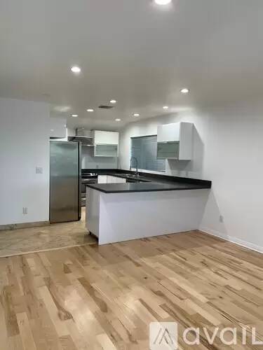 Main picture of 1148 N Clark St