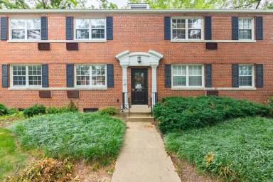 Main picture of 105 N George Mason Dr