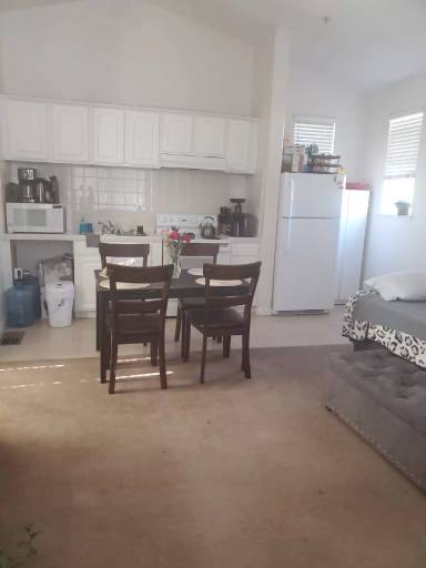 Main picture of 90 Lexington St