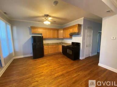 Main picture of 927 N Mozart St
