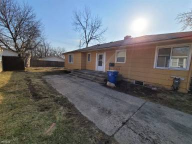 Main picture of 969 Lakeview St