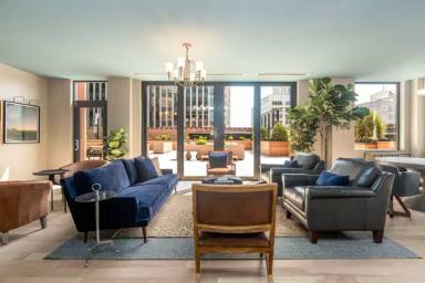 Main picture of 213 N Wabash Ave