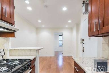 Main picture of 159 E 99th St