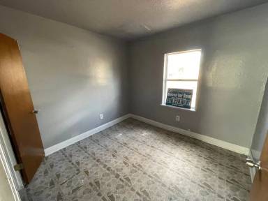 Main picture of 2955 Hattie St