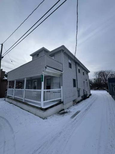 Main picture of 28141 E Broadway St