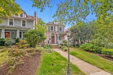 Main picture of 4052 Fessenden St NW