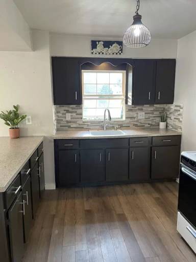 Main picture of 495 Carey Ave