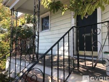 Main picture of 72 Broadway