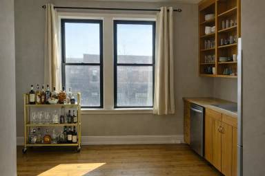 Main picture of 845 Massachusetts St